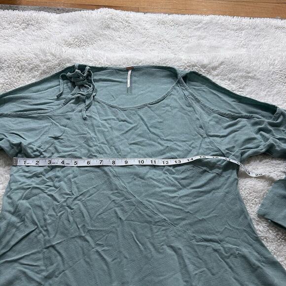 Free People Women’s Light Blue Cold‎ Shoulder Tunic Dress Size Small Boho - Picture 5 of 8